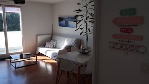 Nice apartment, on the 1st, in the center of Sadirac
