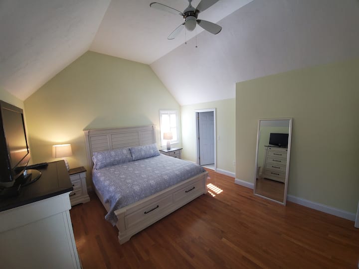 主卧（加大双人床）