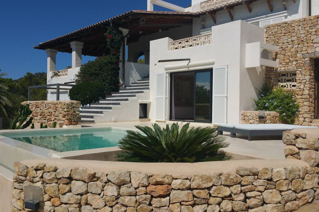Vue appartement et sa piscine privée