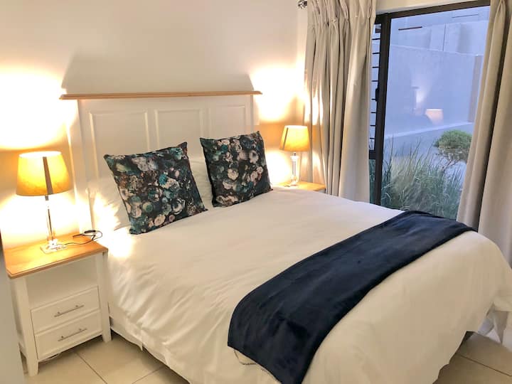 Cosy sunninghill cubana(No loadshedding) Apartments for Rent in