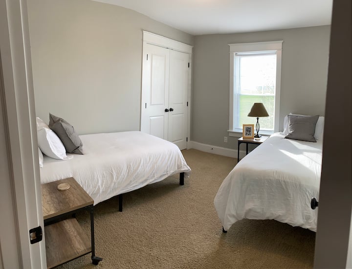 Three bedrooms have twin XL beds that can be easily converted into a kingsize bed.