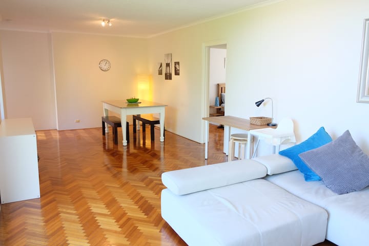 Bright 2-bed Crows Nest Unit | Views Parking Metro - Crows Nest