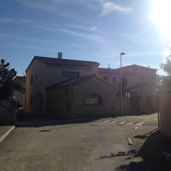 maison de caractère au centre d'un village