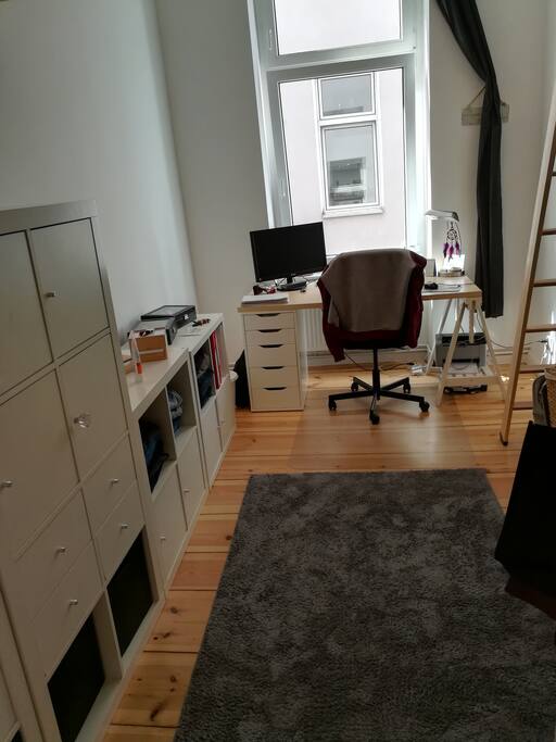 Zimmer 2, Büro und Bereich der Kleiderschränke