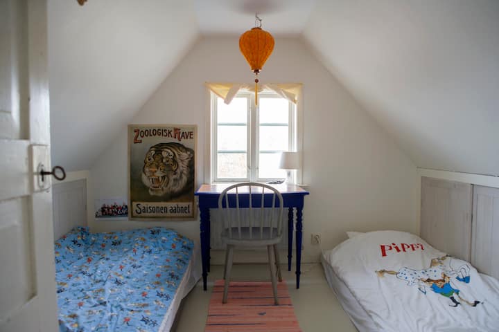 Chumba cha nyati cha watoto juu ya ghorofa