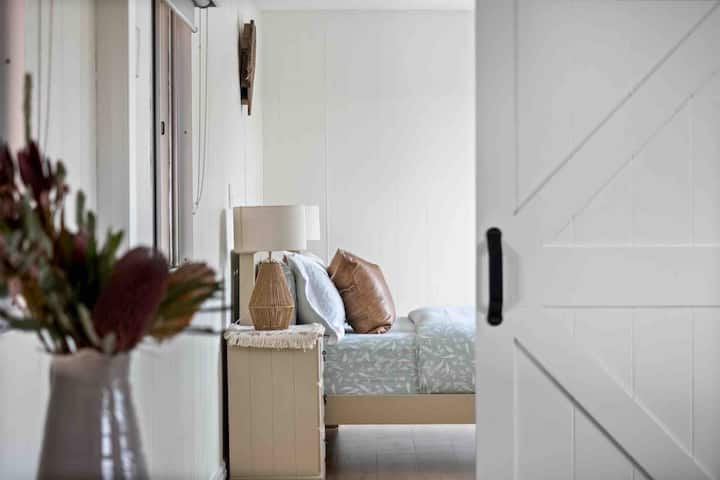 Приватна спална соба за парови
(или поканете ги и децата)