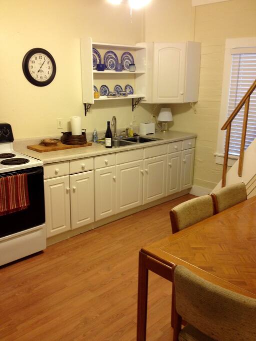 full kitchen with dining area