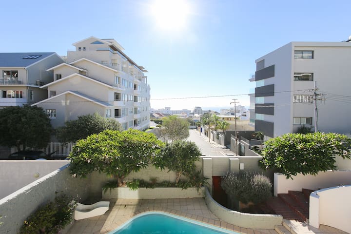 Bantry Bay Villa – sea & mountain views