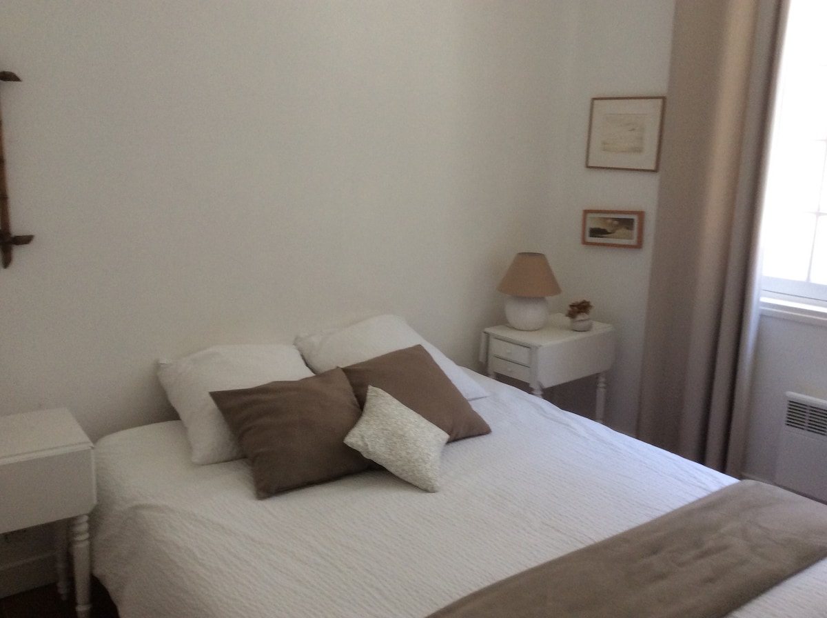 חדר שינה 1 ( מיטה 160 )