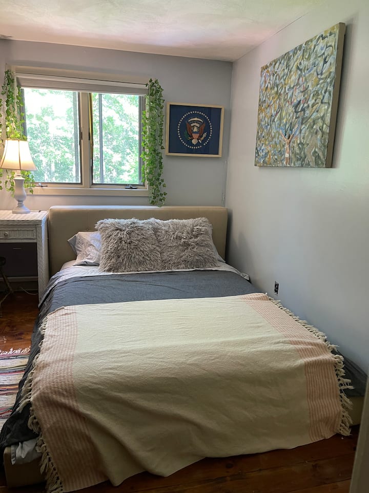 Sag Harbor Art Studio/ Queen Bedroom - East Hampton, NY