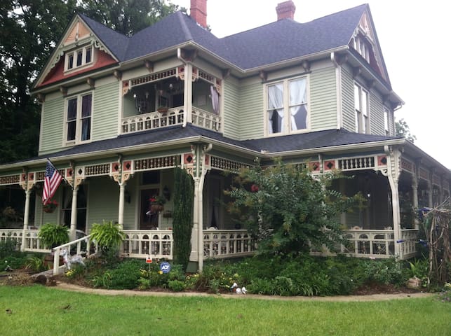 Rumble Seat Inn and Catering B&B