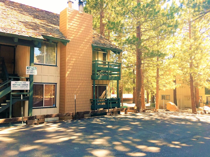 Great 2 bd + LOFT condo in the center of Mammoth Condominiums for