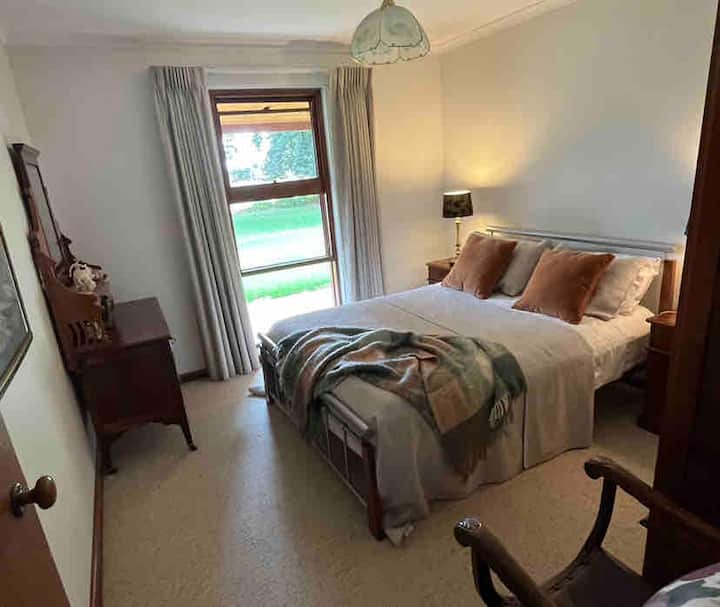 Schlafzimmer 1