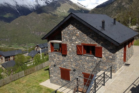 Paired house in charming Durro village
