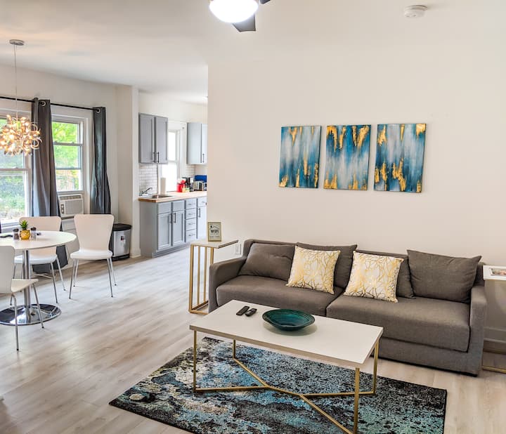 Mid-century Modern 1br Home, Parking - Indianapolis, IN