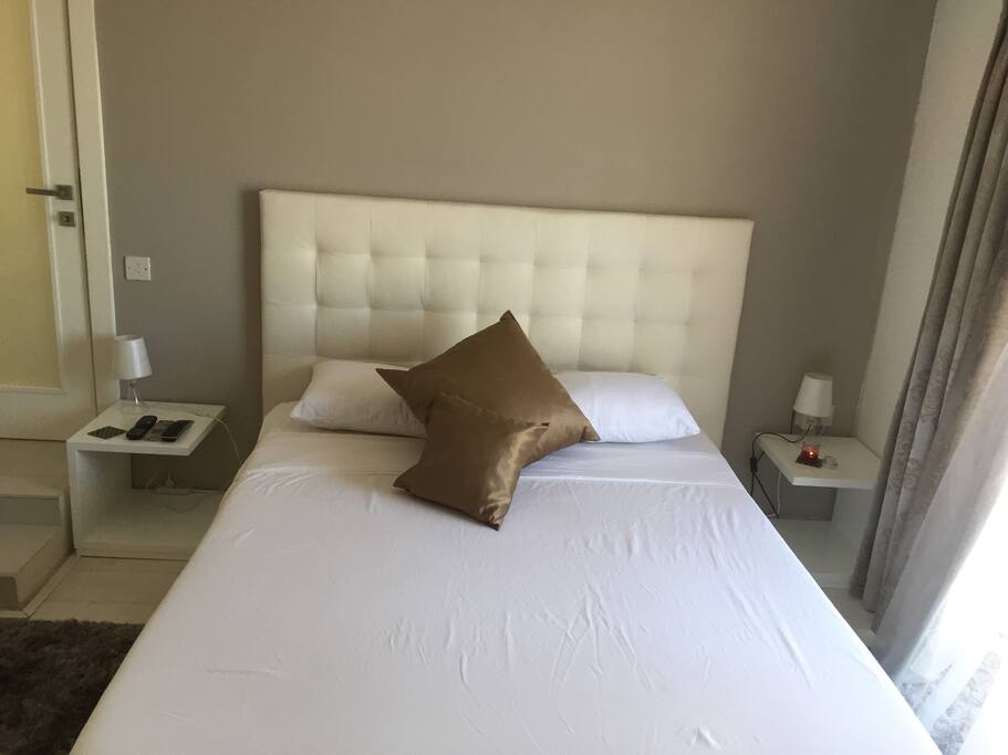 Queen size memory foam bed for your dreams to be as soft as possible...
