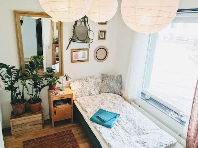 Lovely room in new apartment | Close to city