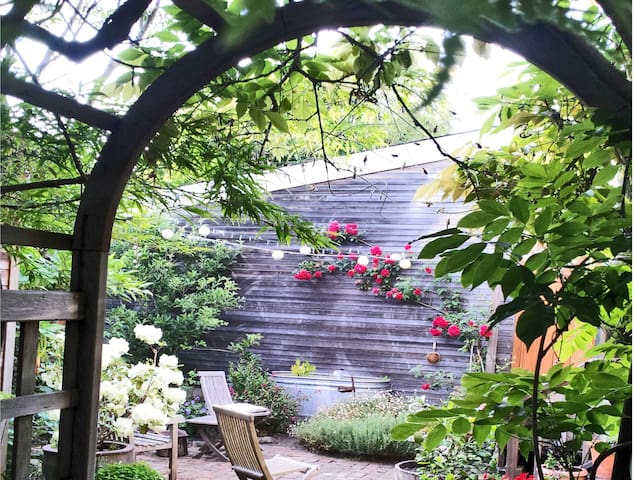 Private Garden Cottage