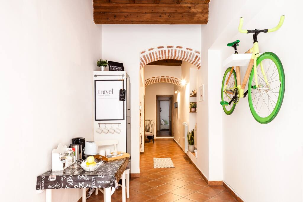Entrance with breakfast corner