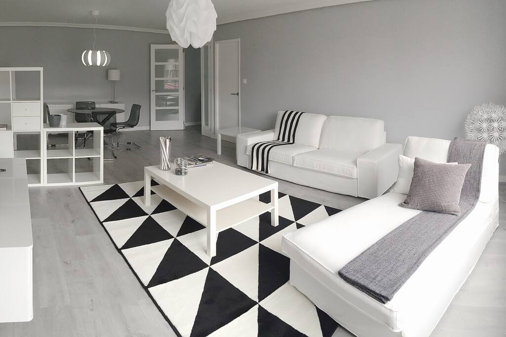 SALON SUPER ESPACIOSO. Camas supletorias disponibles para reservas superiores a 4 personas (6 huéspedes máximo)