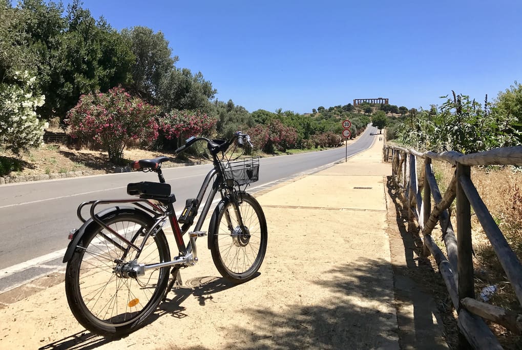 You can easily reach the nearest sandy beach and discover Agrigento and the Valley of Temples with our fast and comfortable electric bicycles at your disposal.