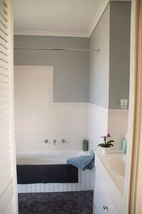Main bedroom ensuite