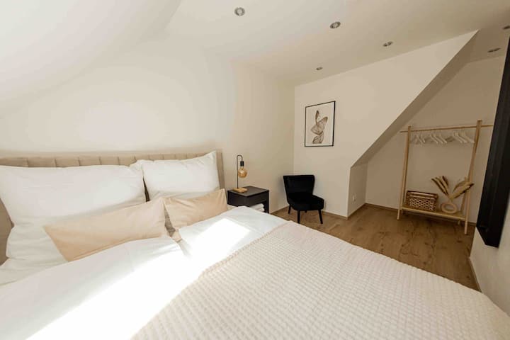 Bedroom with queen size bed / bedroom 