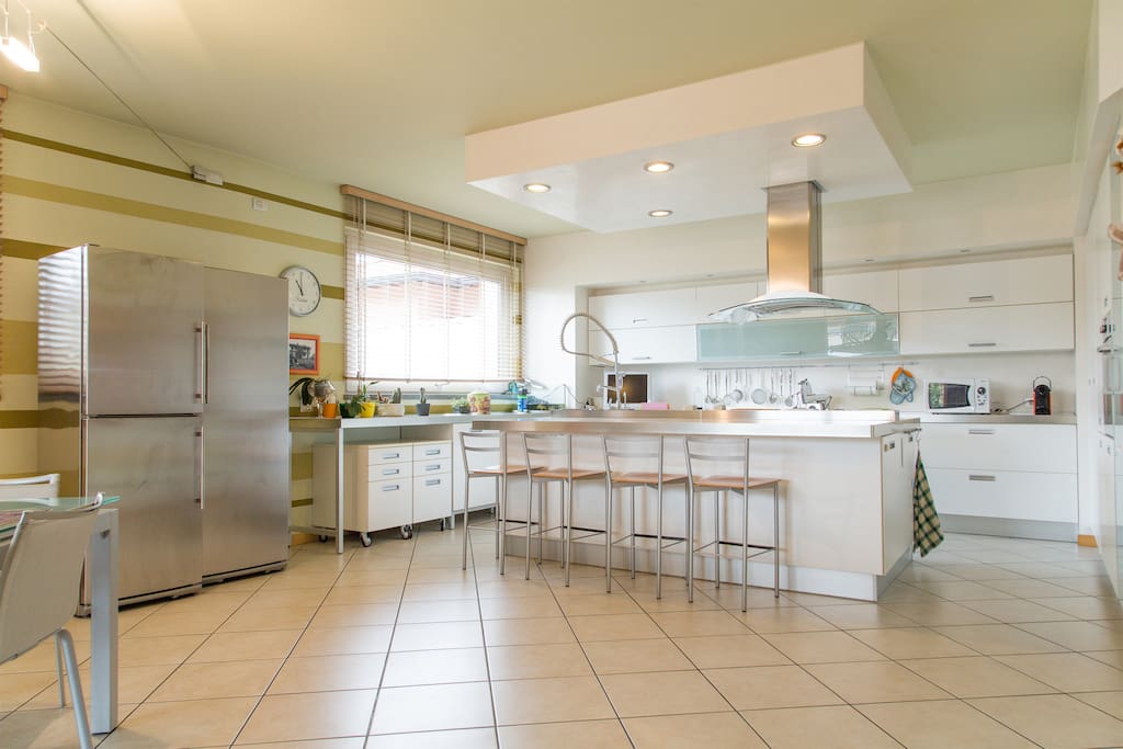Modern, well equipped kitchen