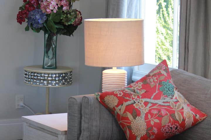 Luxury Village Villa 2 Mins Walk To The Village - Havelock North