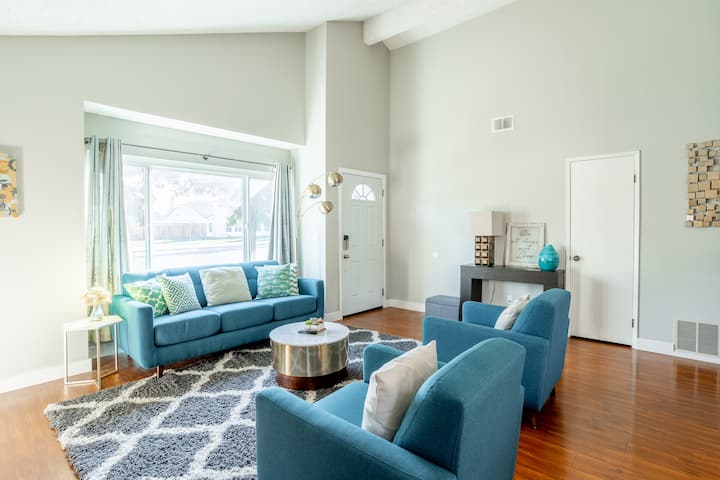 Spacious Modern 4b2b House*w/d*parking*foosball - Union City, CA