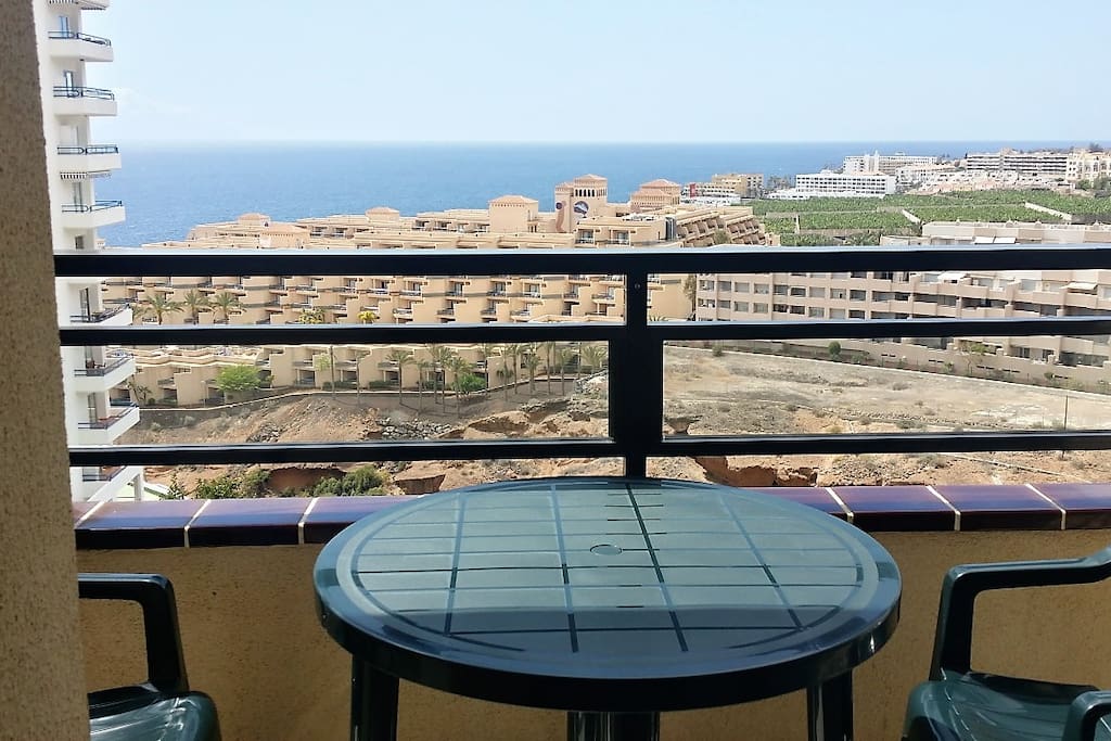 Terraza con vistas al mar y a la isla de La Gomera