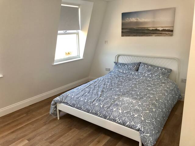 Huge south facing roof terrace. Camden. Brand new. gallery image 5