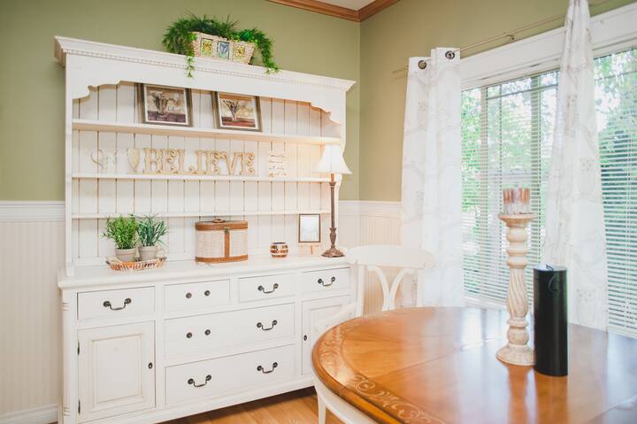 Shabby Chic 1926 Bungalow w 2 baths
