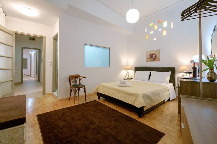 Family home w. yard in Beating Heart of Old Town gallery image 2