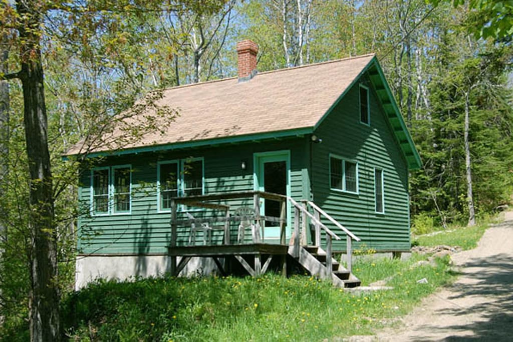 Guest cottage located about 200 feet from main house. Can be rented separately in off-season