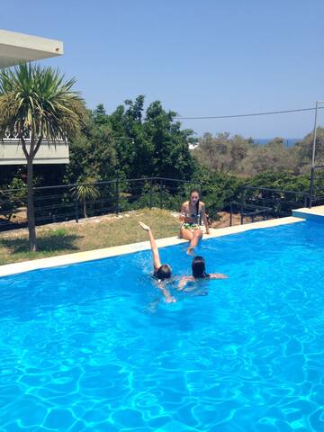 Villa George – Private & Secluded by the beach gallery image 4