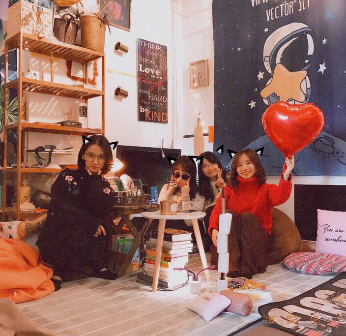 住店客人在共用小客厅留影——住家秀(^L^)
