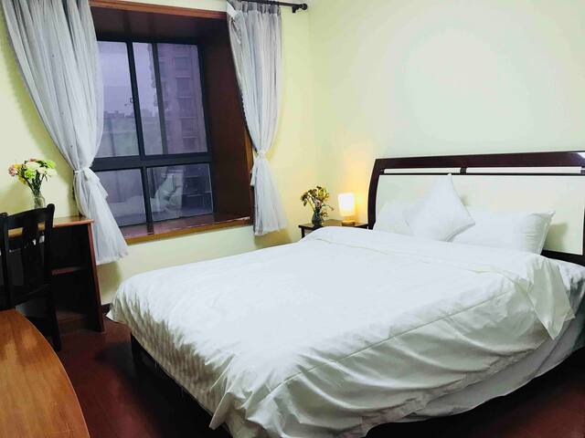 Liuhe Longchi Subway Station, two rooms, one hall, full suite source