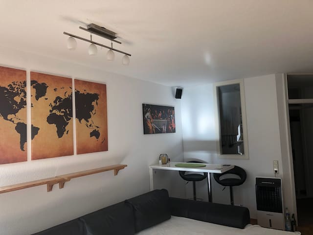 1Z Apartment mit Balkon in zentraler/ruhiger Lage