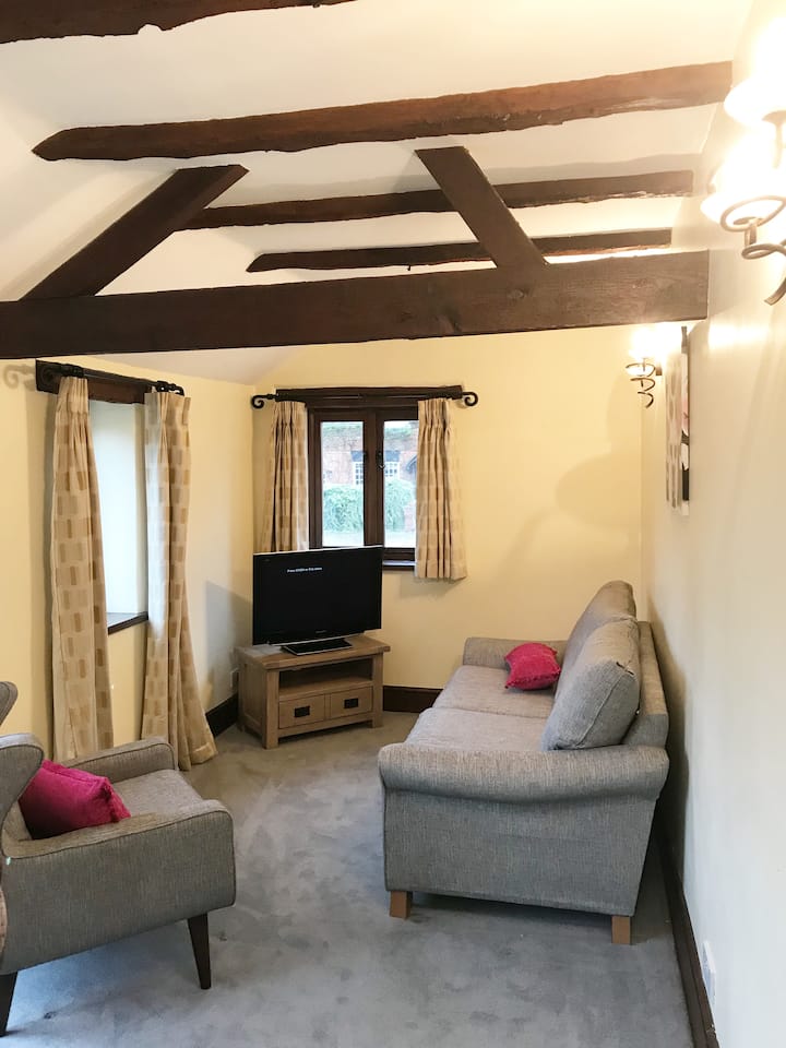 The Stables With Patio And New Piggery Private Bbq - Staffordshire