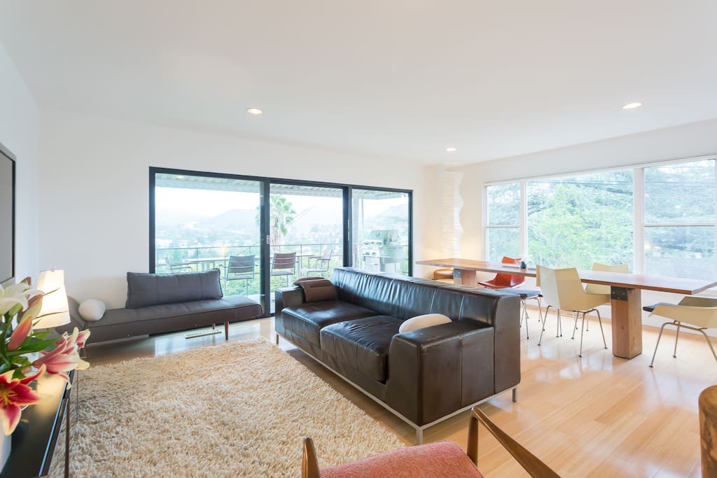 Open living & dining space overlooking panoramic view