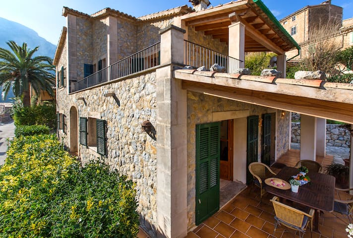 TOWN HOUSE IN THE HEART OF DEIA
