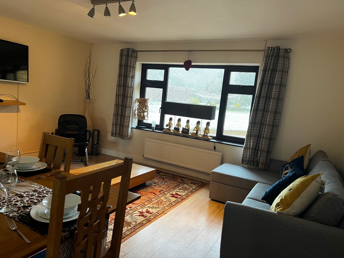 Popular Airbnb listing: lower grange park ,chacombe banbury ox17 2el in West Northamptonshire