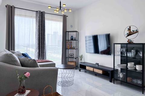 By Mathilda, 3BR Skyhouse BSD : Cozy & Great Pool