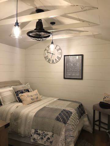 Real Tiny house! No add ed fees