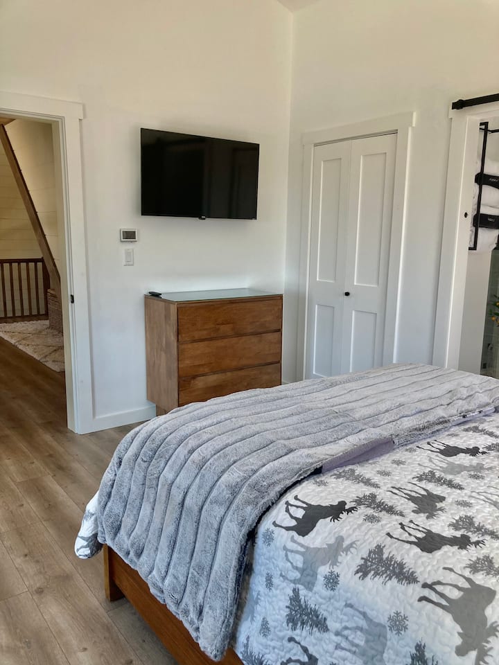 Upstairs bedroom 1 with Smart TV
