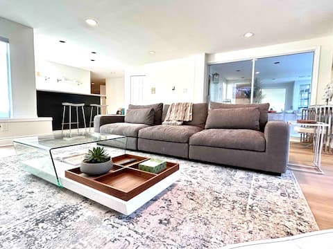 Top performing Airbnb: Designer2 BD 2BA & 1 sofa bed & Sauna, 1,800Sf in Kerrisdale