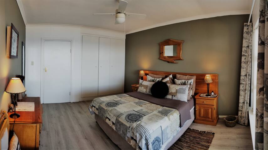 Penguinden-TopFloorApt with SeaView,NOloadshedding gallery image 5