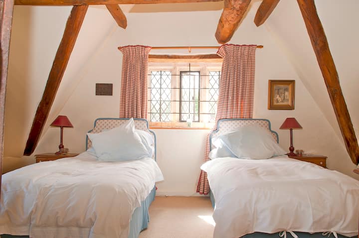 Known as Church room as it has a double aspect onto the garden and the village church.  En suite twin bedroom.