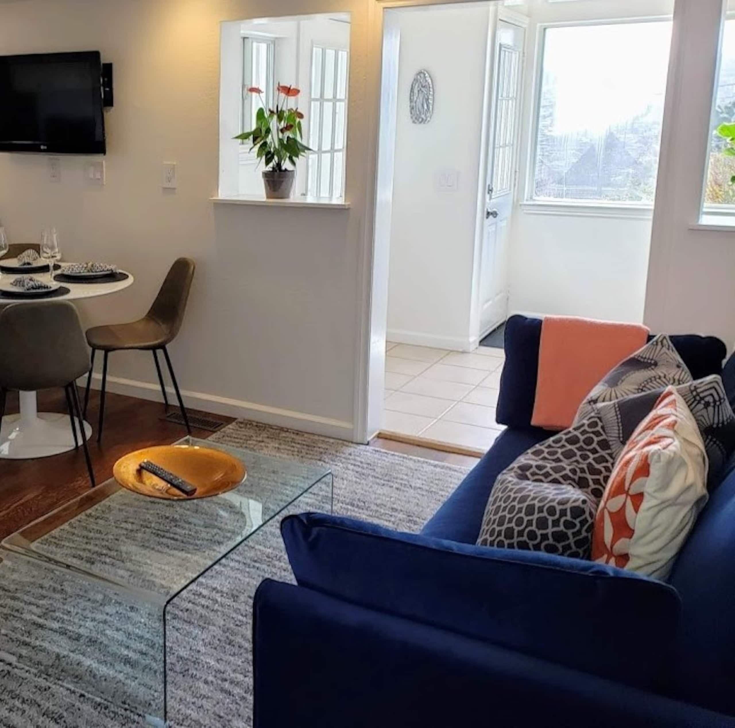 Home in San Francisco · ★4.88 · 1 bedroom · 2 beds · 1 bath - Image 8